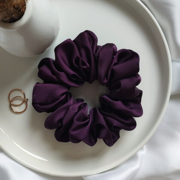 Gumka satynowa scrunchie śliwkowa handmade – Zszywka