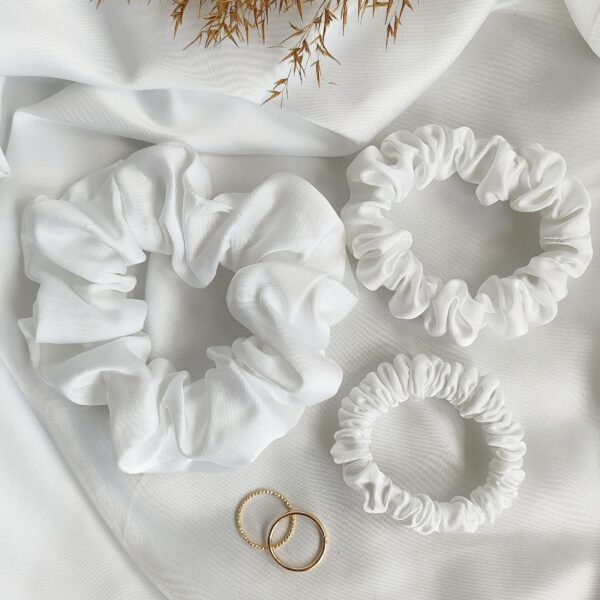 Scrunchie wiskoza satynowa biała handmade