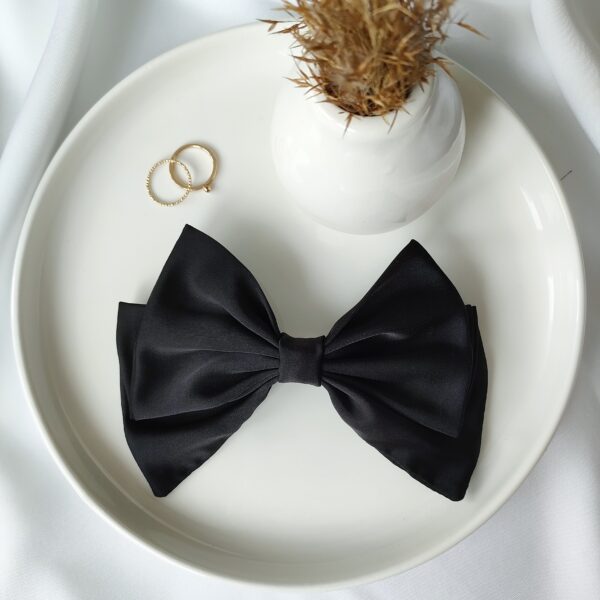 Mała kokarda do włosów czarna handmade – Zszywka