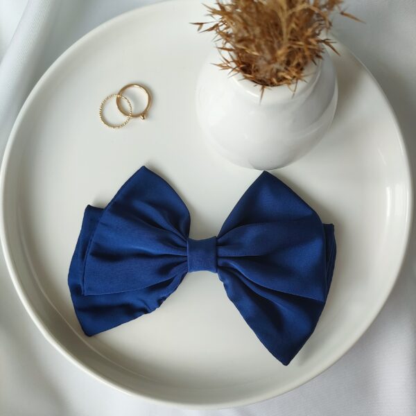 Mała kokarda do włosów granatowa handmade – Zszywka