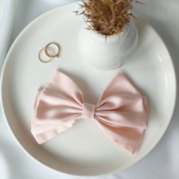 Mała kokarda do włosów morelowa handmade – Zszywka