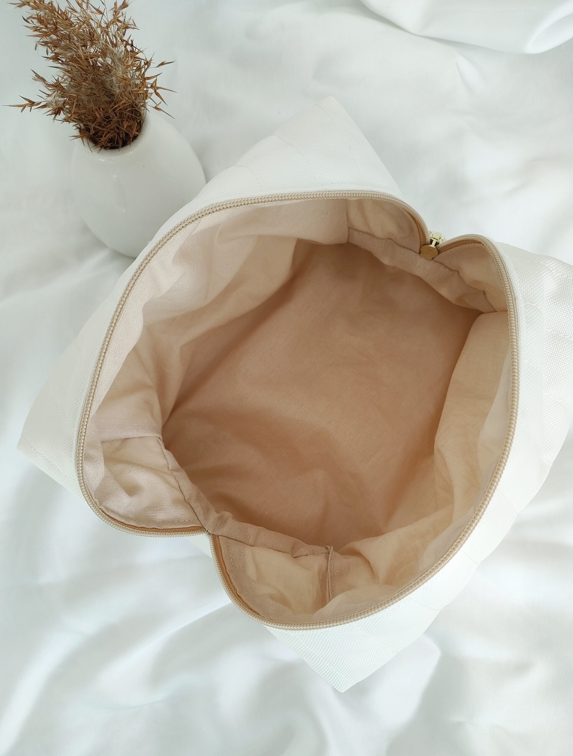 Kosmetyczka box handmade biała – Zszywka