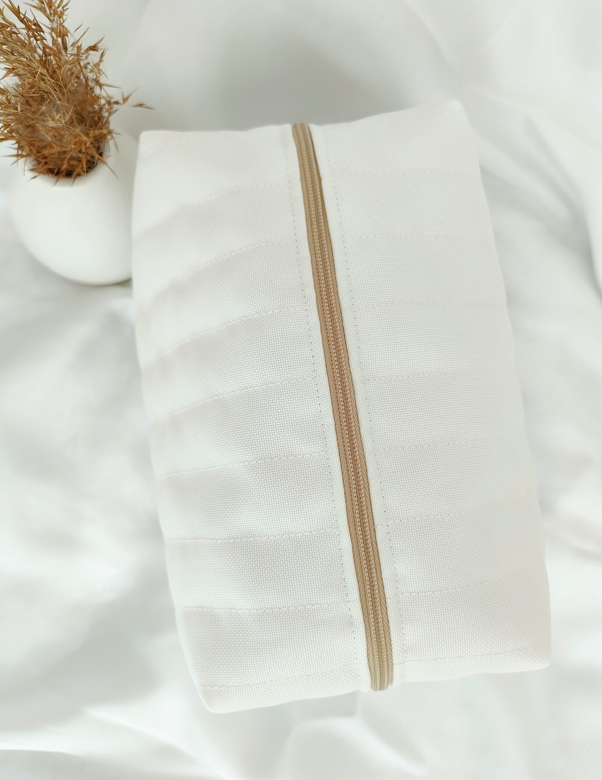 Kosmetyczka box handmade biała – Zszywka