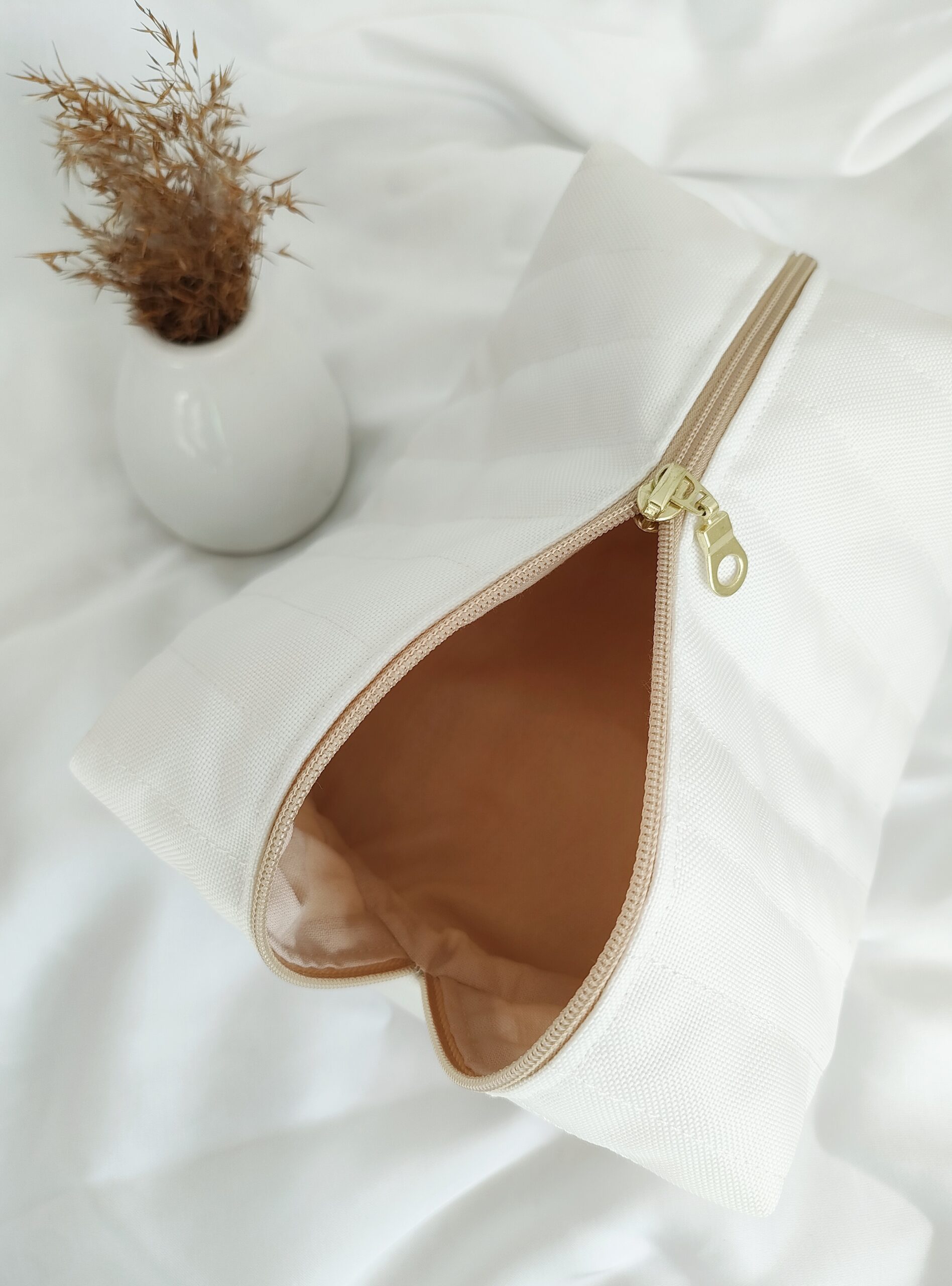 Kosmetyczka box handmade biała – Zszywka