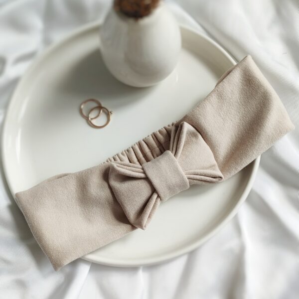 Opaska z kokardą bawełniana beżowa handmade – Zszywka