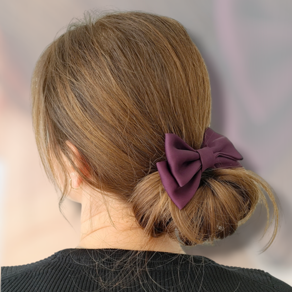 Kokarda satynowa podwójna do włosów śliwka handmade – Zszywka